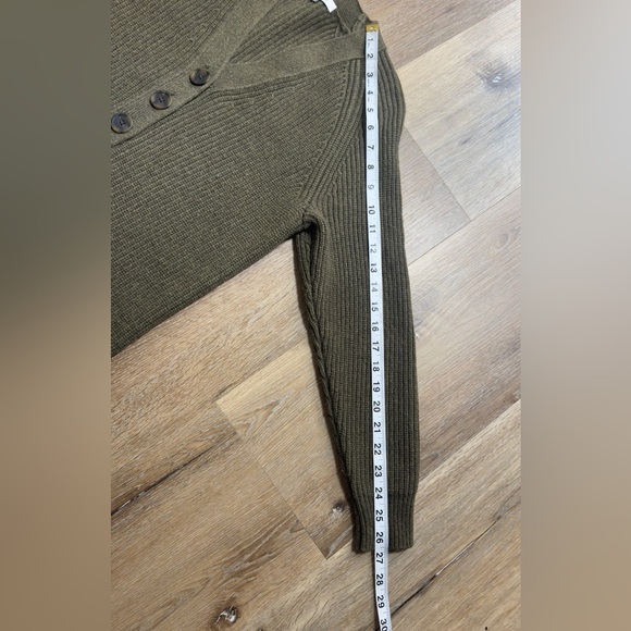 Madewell Woman’s V-Neck Sweater in Deep Olive 🫒 🍁🥮🍂 - Picture 6 of 8